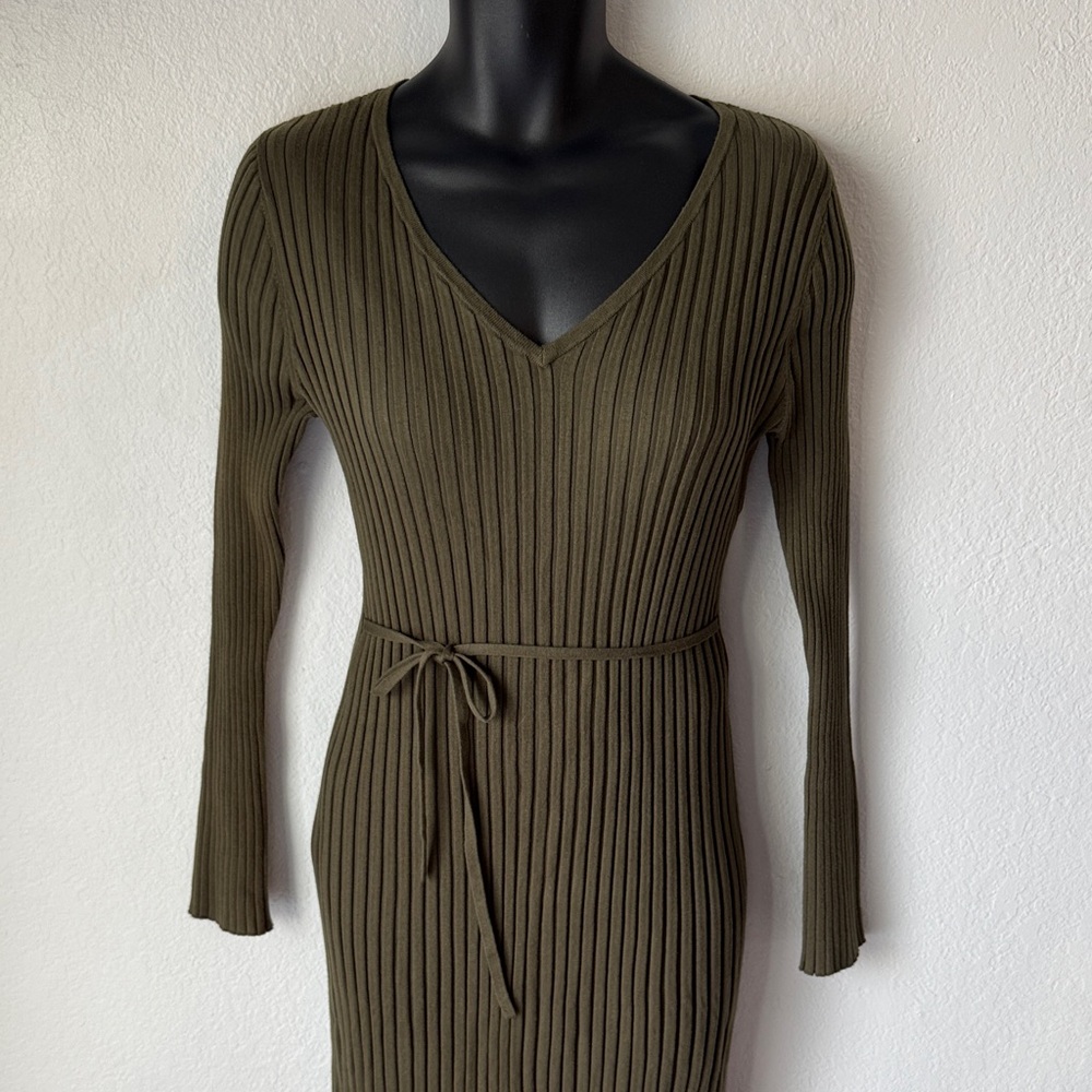 🆕 Quince Ribbed Sweater Dress
